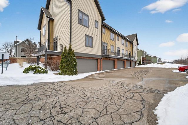 2814 No Oaks Ridge, Fitchburg, WI 53711