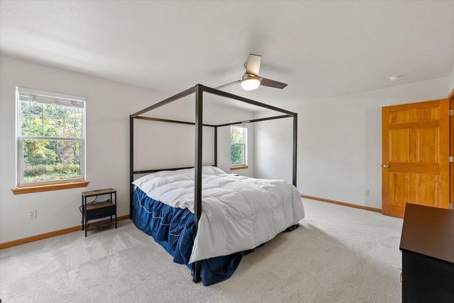 W273N2420 Arlington COURT, Pewaukee, WI 53072