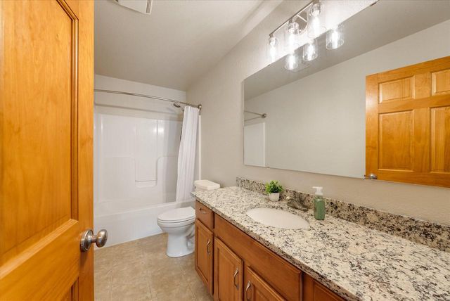 W273N2420 Arlington COURT, Pewaukee, WI 53072