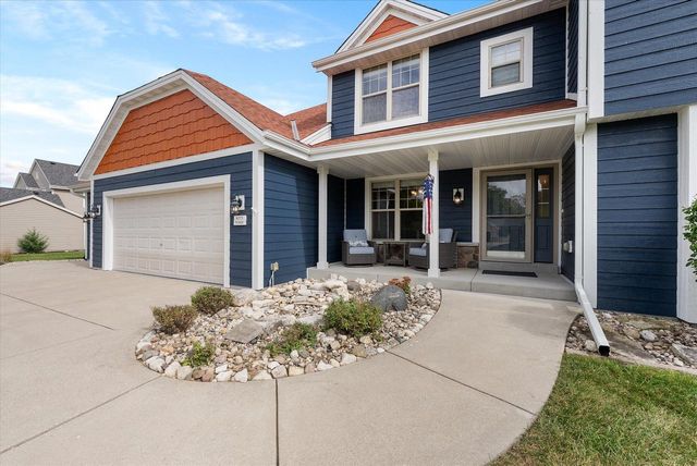 W273N2420 Arlington COURT, Pewaukee, WI 53072