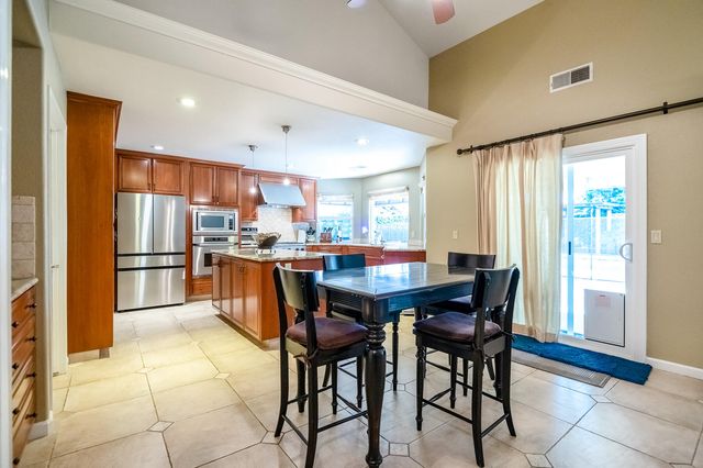 6001 W Mary Court, Visalia, CA 93277