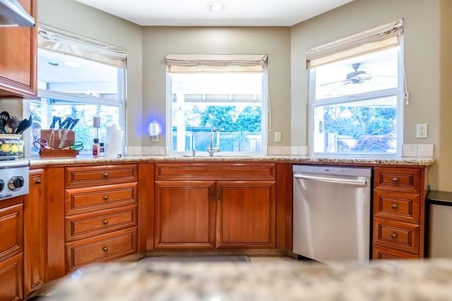 6001 W Mary Court, Visalia, CA 93277