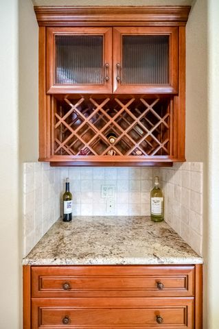 6001 W Mary Court, Visalia, CA 93277