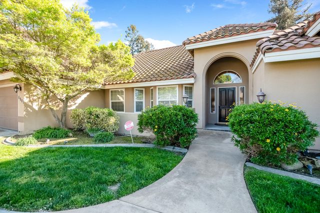 6001 W Mary Court, Visalia, CA 93277