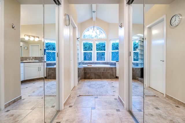 6001 W Mary Court, Visalia, CA 93277