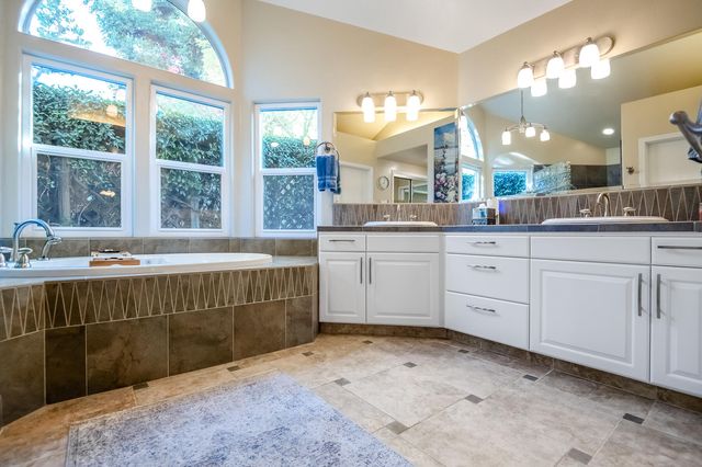 6001 W Mary Court, Visalia, CA 93277