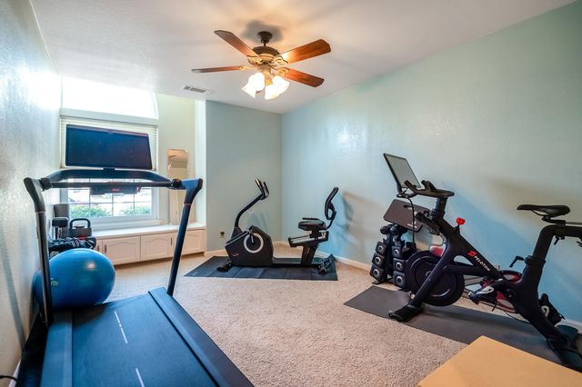 6001 W Mary Court, Visalia, CA 93277