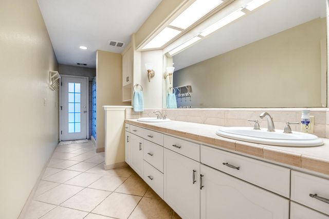 6001 W Mary Court, Visalia, CA 93277