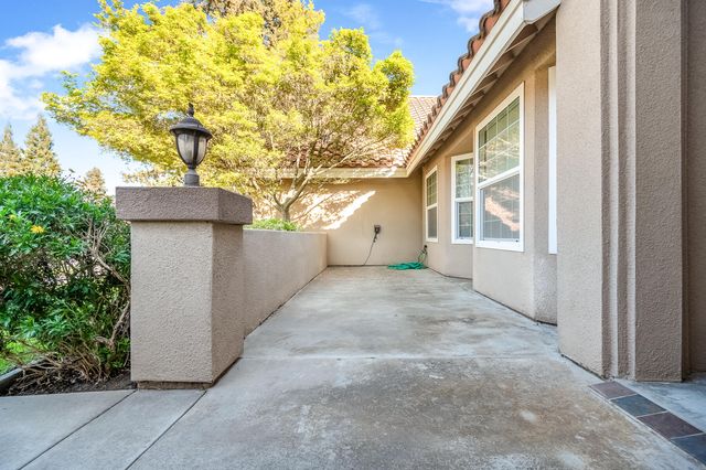 6001 W Mary Court, Visalia, CA 93277