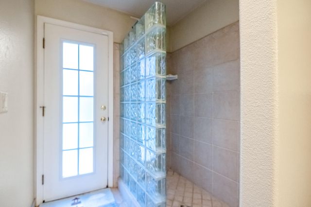 6001 W Mary Court, Visalia, CA 93277