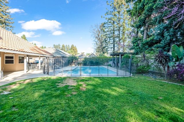 6001 W Mary Court, Visalia, CA 93277