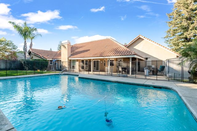 6001 W Mary Court, Visalia, CA 93277