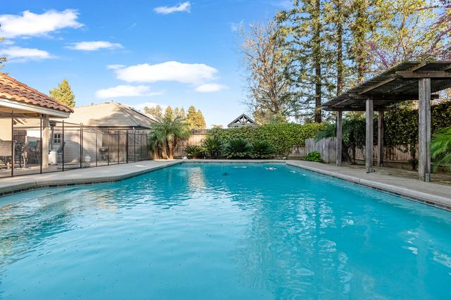 6001 W Mary Court, Visalia, CA 93277