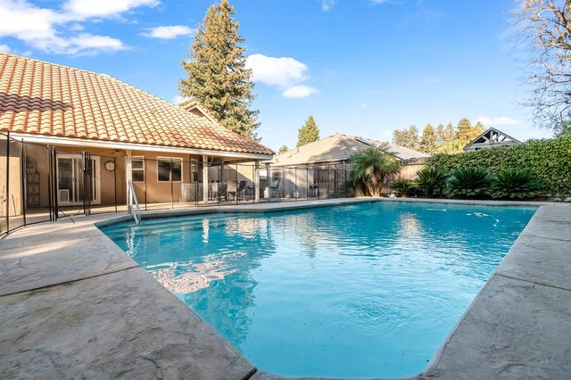 6001 W Mary Court, Visalia, CA 93277