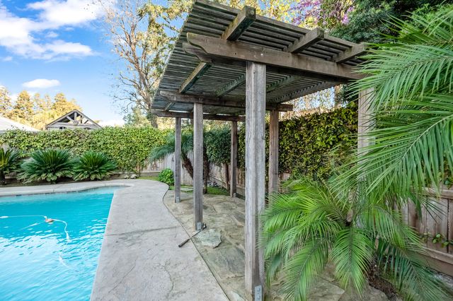 6001 W Mary Court, Visalia, CA 93277