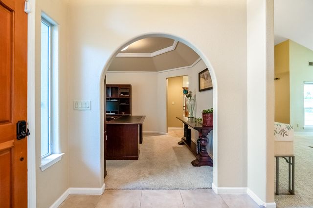 6001 W Mary Court, Visalia, CA 93277