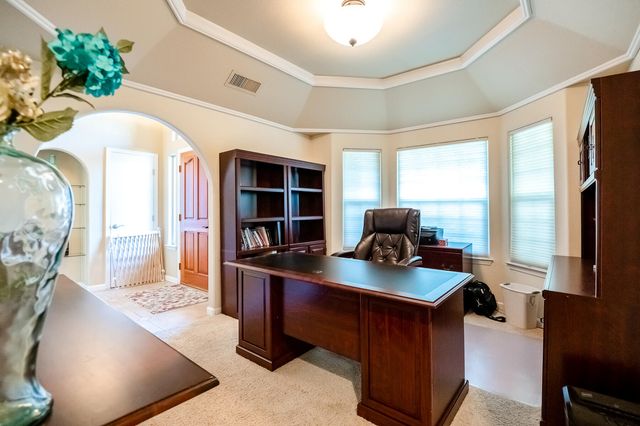 6001 W Mary Court, Visalia, CA 93277