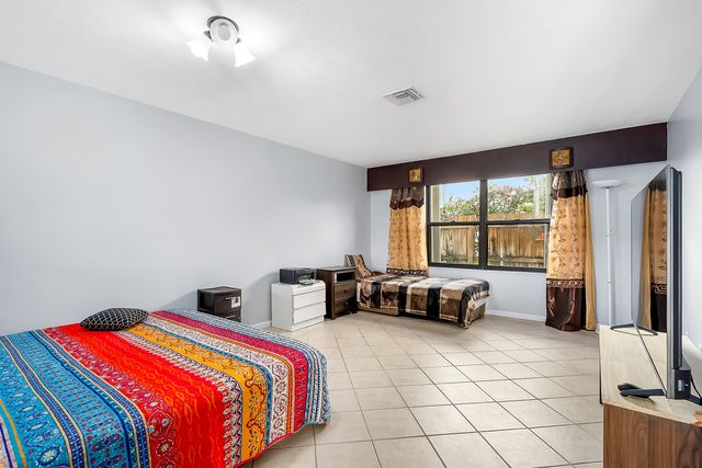 326 W Pine Street, Lantana, FL 33462