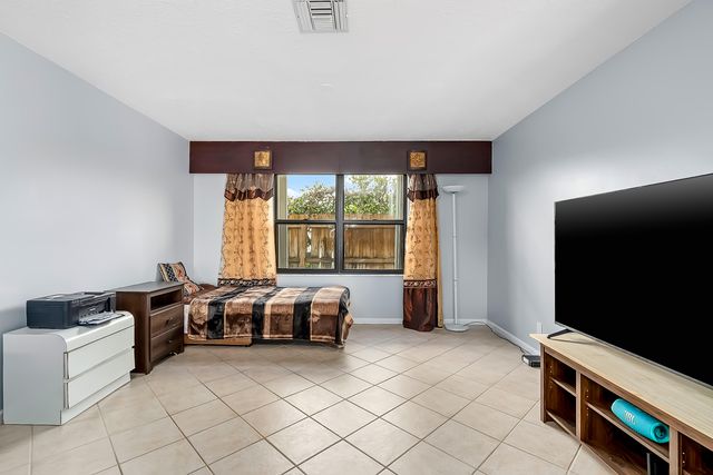 326 W Pine Street, Lantana, FL 33462