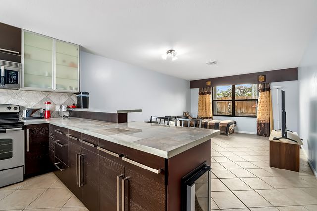 326 W Pine Street, Lantana, FL 33462