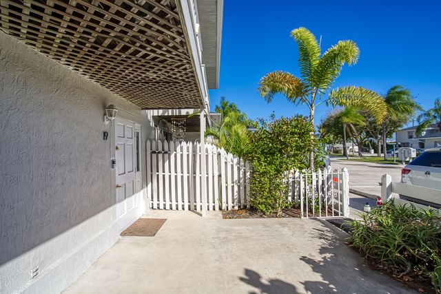 326 W Pine Street, Lantana, FL 33462