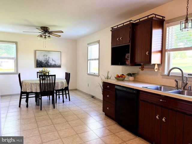 23 SHERRARD DR, Willow Street, PA 17584