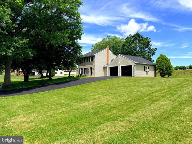 23 SHERRARD DR, Willow Street, PA 17584