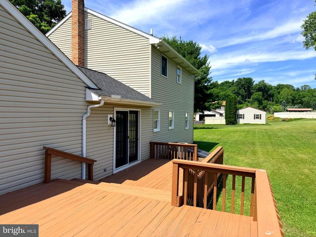 23 SHERRARD DR, Willow Street, PA 17584