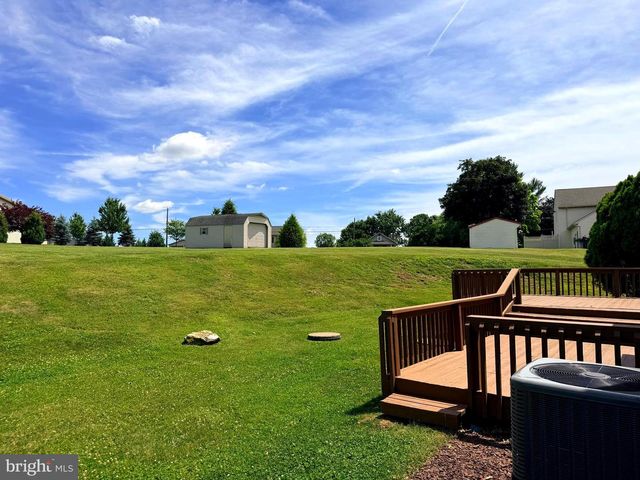 23 SHERRARD DR, Willow Street, PA 17584