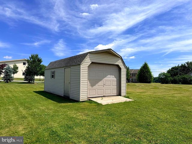 23 SHERRARD DR, Willow Street, PA 17584