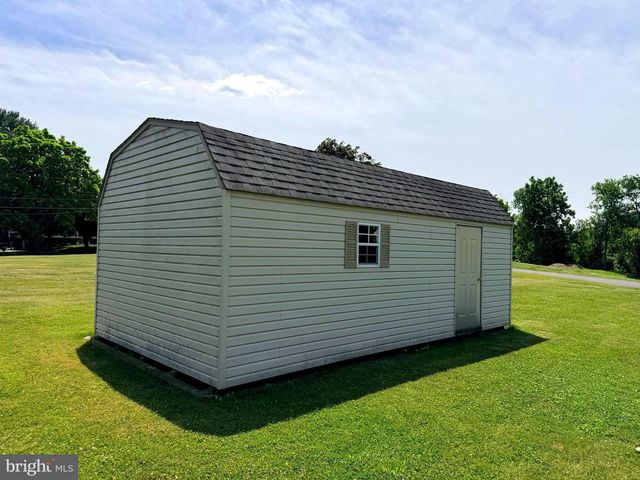 23 SHERRARD DR, Willow Street, PA 17584