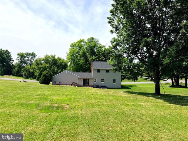23 SHERRARD DR, Willow Street, PA 17584
