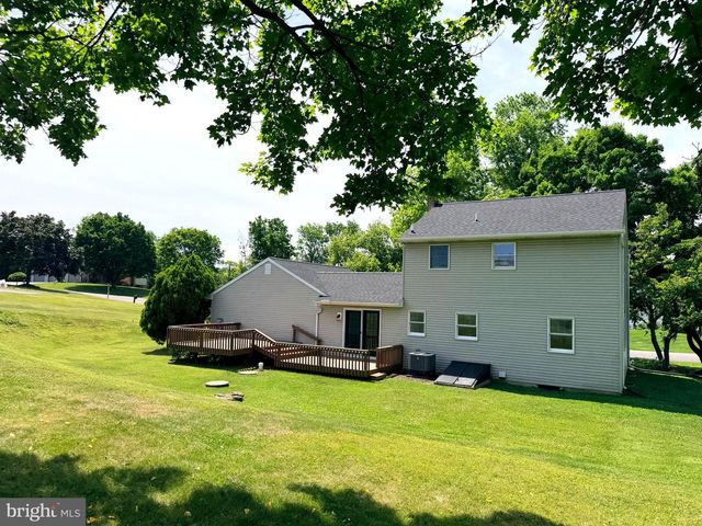23 SHERRARD DR, Willow Street, PA 17584