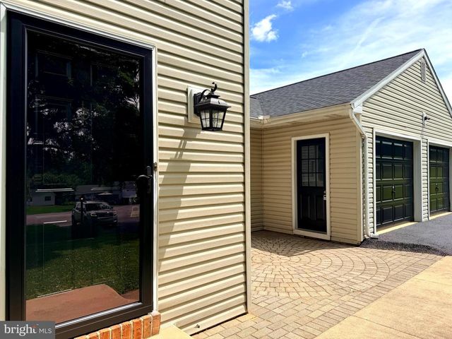 23 SHERRARD DR, Willow Street, PA 17584