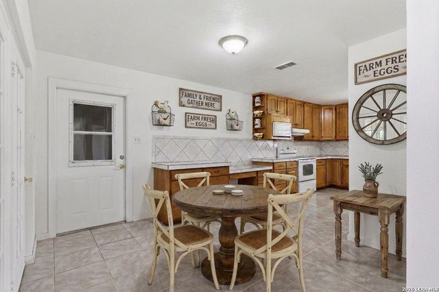 1323 Mary Preiss, New Braunfels, TX 78132