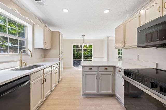 105 Hampton Ct, Hendersonville, TN 37075