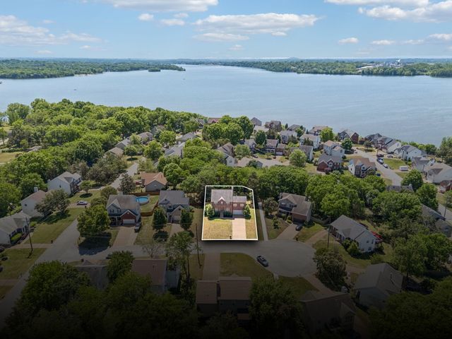 105 Hampton Ct, Hendersonville, TN 37075