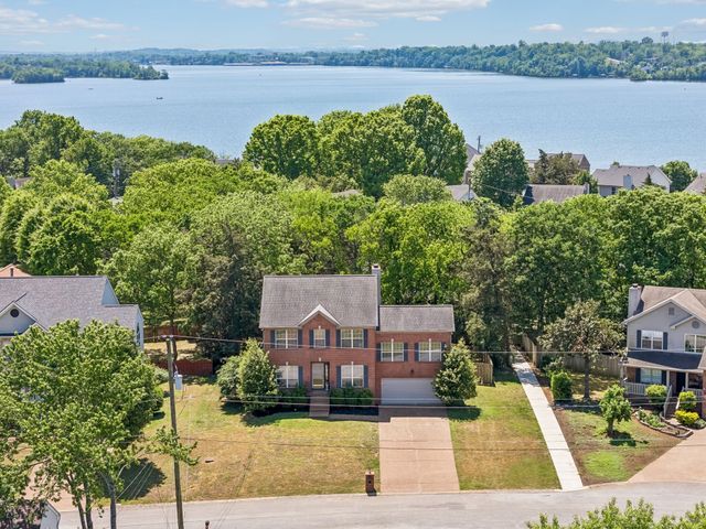 105 Hampton Ct, Hendersonville, TN 37075