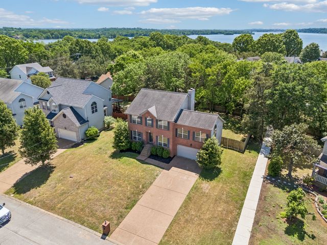105 Hampton Ct, Hendersonville, TN 37075