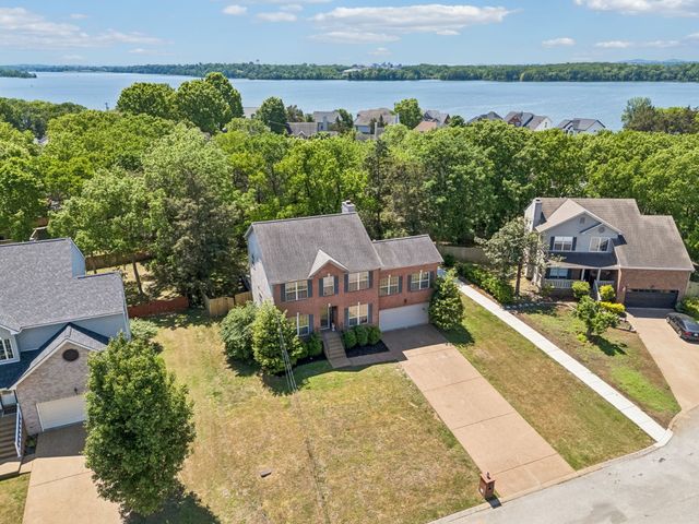 105 Hampton Ct, Hendersonville, TN 37075