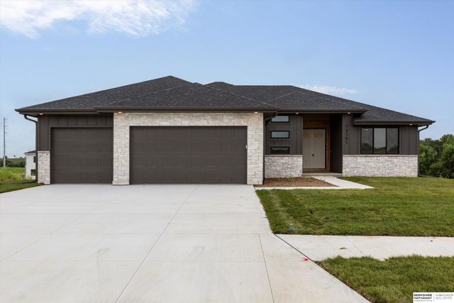 18213 Sycamore Drive, Gretna, NE 68028