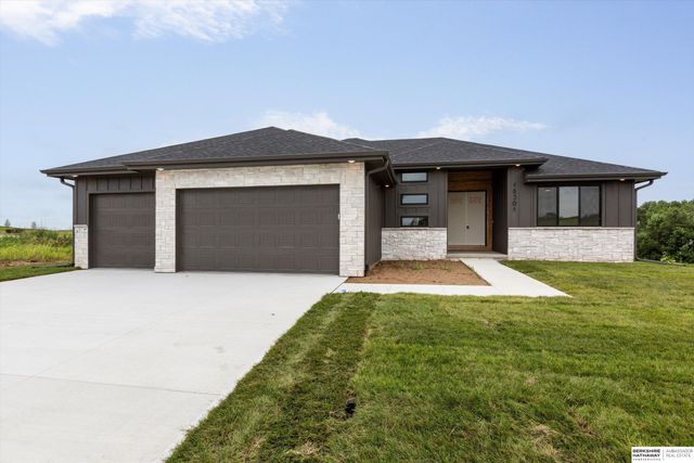 18213 Sycamore Drive, Gretna, NE 68028