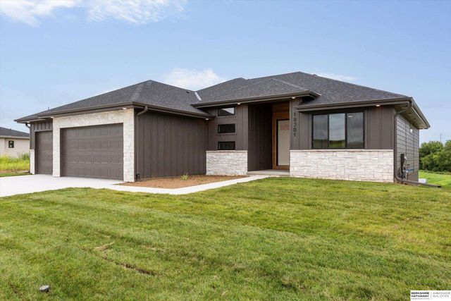 18213 Sycamore Drive, Gretna, NE 68028