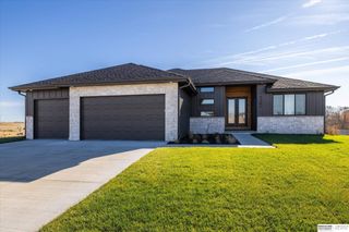 18213 Sycamore Drive, Gretna, NE 68028