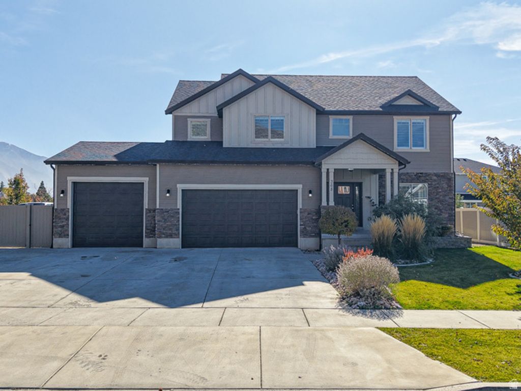 Image 1 of property listing at 368 E 700 N, Springville, UT 84663