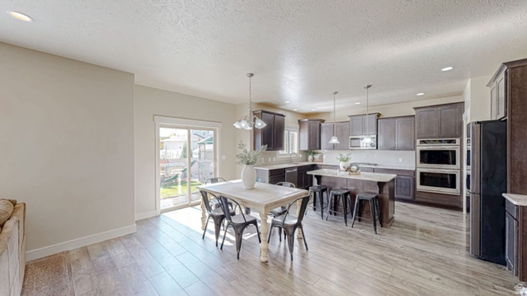 Image 4 of property listing at 368 E 700 N, Springville, UT 84663