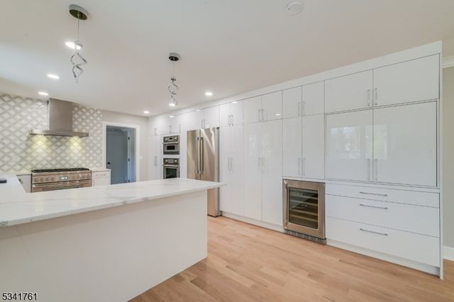 369 Walnut St, Livingston Twp., NJ 07039