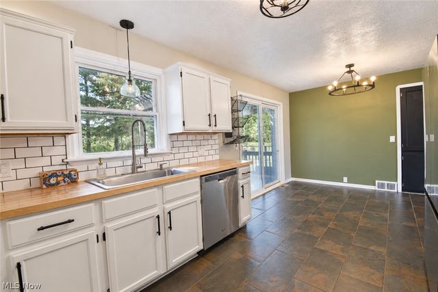 11924 Abbey Road, North Royalton, OH 44133