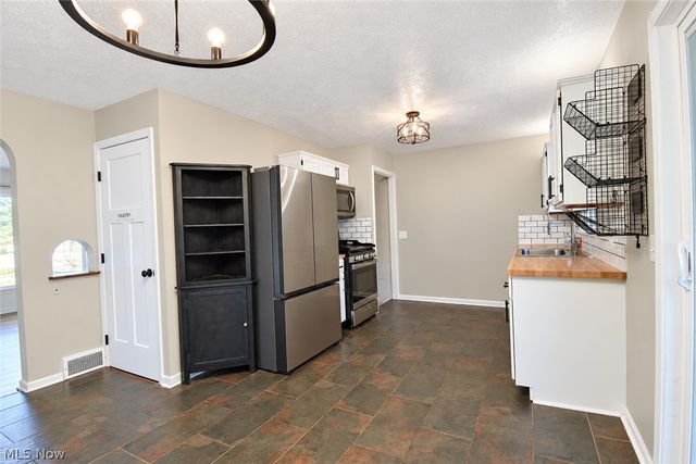 11924 Abbey Road, North Royalton, OH 44133