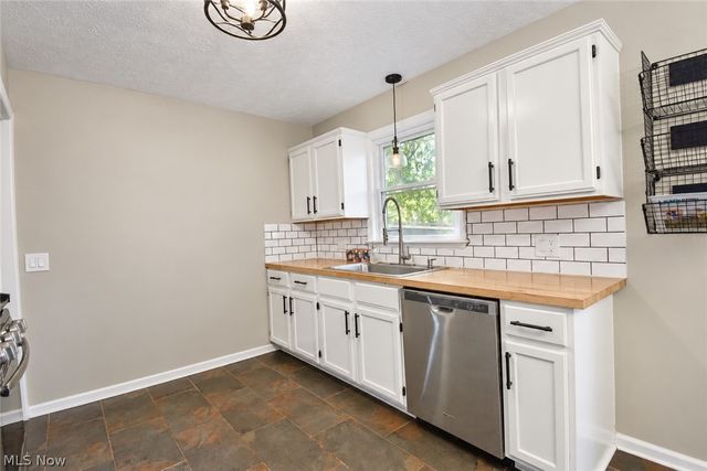 11924 Abbey Road, North Royalton, OH 44133